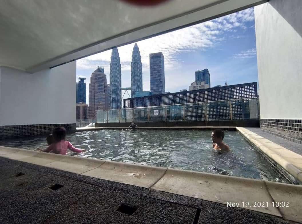 Klcc Legasi Direct View With A Superking Bed At A 3-Bedroom Premium Unit Κουάλα Λουμπούρ Εξωτερικό φωτογραφία